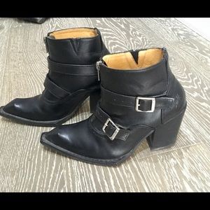 Fluevog Swordfish Edwardian Hamburger, lightly worn. Great shape. Retail $450